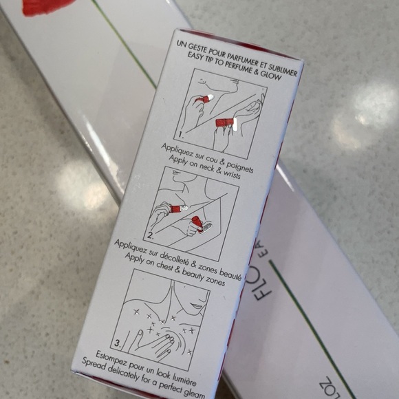 Flower By Kenzo + free gift with purchase glow stick - Picture 4 of 4